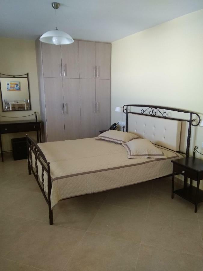 Santa Rinoula Suites Sea Sunset Views Adults Only 메갈로호리 외부 사진